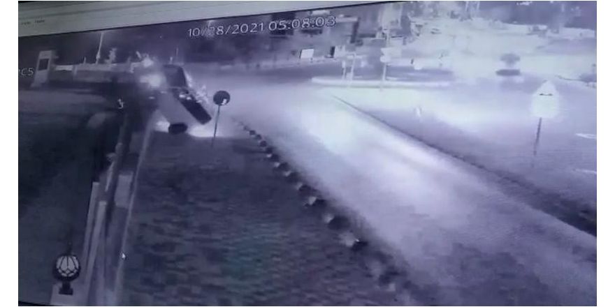 Tuzla’da panelvan araç duvara çarpıp takla attı: 1 ölü, 2 yaralı