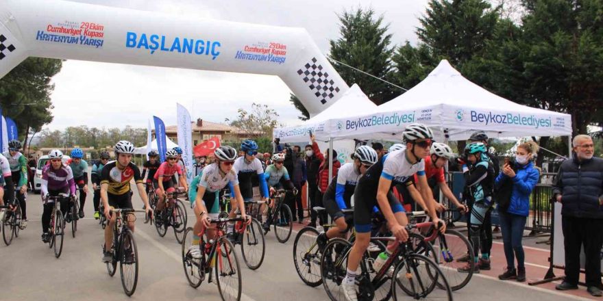 Beykoz’da sporcular "Cumhuriyet Kupası Kriteryum Yarışı" için pedal çevirdi