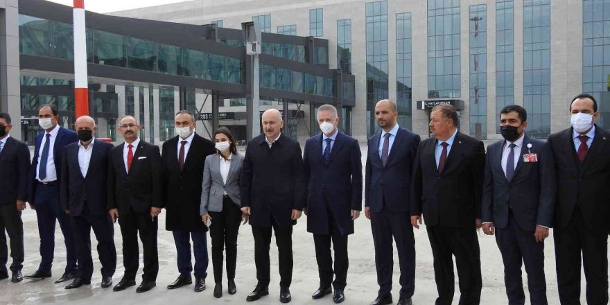 Bakan Karaismailoğlu, Gaziantep Havaalanı yeni terminalini inceledi