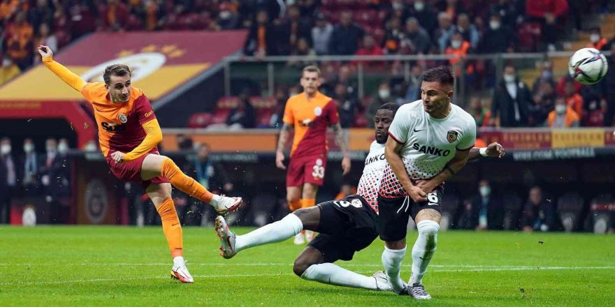 Spor Toto Süper Lig: Galatasaray: 1 - Gaziantep FK: 0 (İlk yarı)