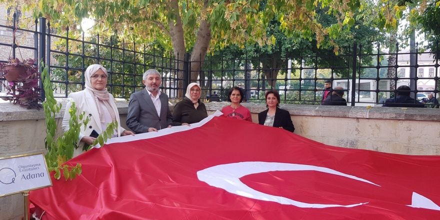 Türkiye’nin ilk en büyük Türk bayrağı Adana’da göndere çekilecek