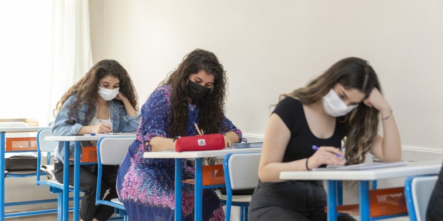 Büyükşehir Belediyesinin kursuna giden gençlerin YKS başarısı