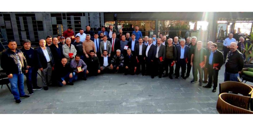 Antalya’da 25. Yılını dolduran berberlere plaket