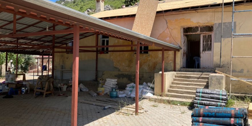 Çiçekoluk’ta eski okul binası yenileniyor