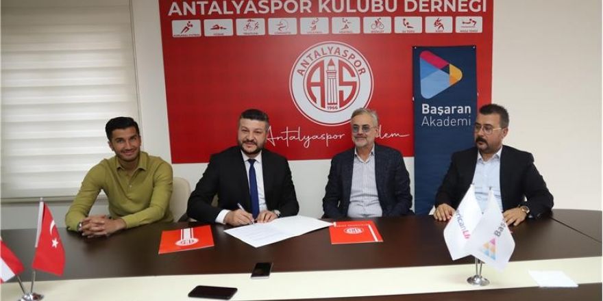 Antalyaspor, altyapı sporcularına İngilizce eğitimi için protokol imzaladı
