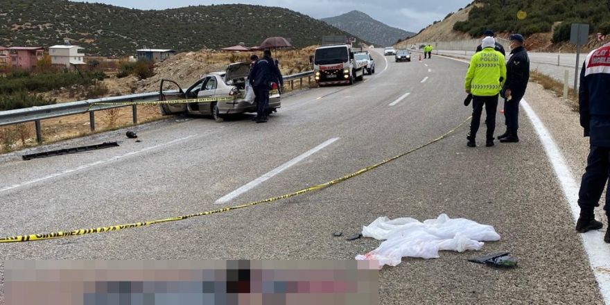 Antalya’da otomobil çelik bariyere çarptı: 1 ölü