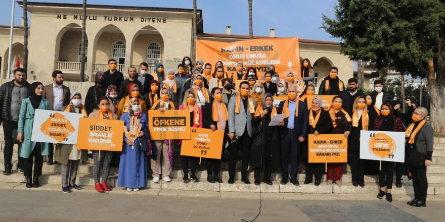AK Parti İl Kadın Kolları üyeleri, kadına yönelik şiddete dikkat çekti