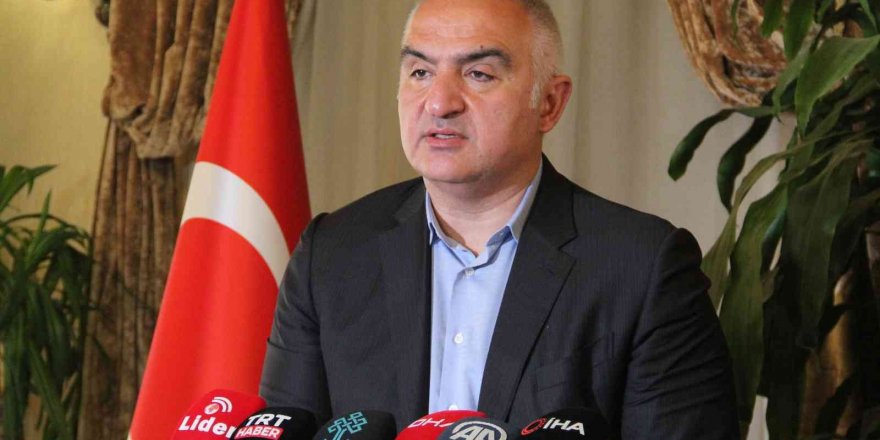 Bakan Ersoy: "2022’de Antalya’yı daha yoğun bir sezon bekliyor"