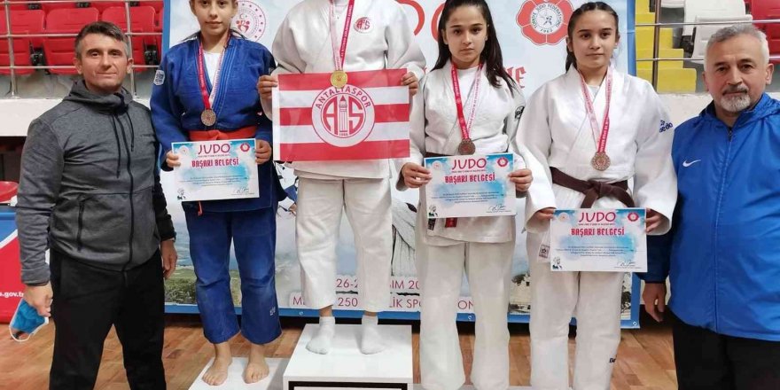 Antalyaspor Judo Takımı’ndan 5 madalya