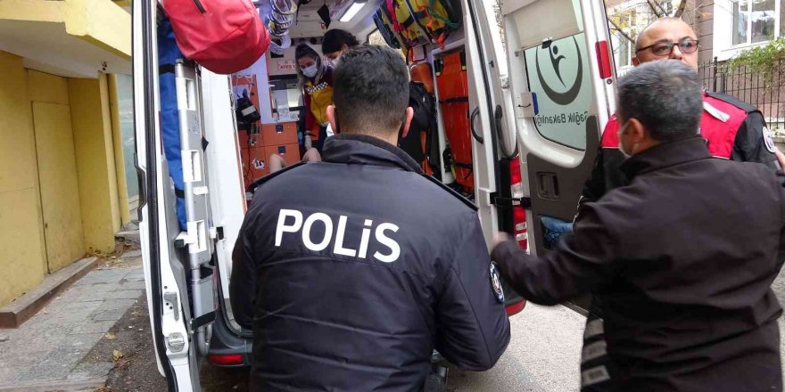 Sinir krizi geçiren kadın sağlık ve polis ekiplerine zor anlar yaşattı