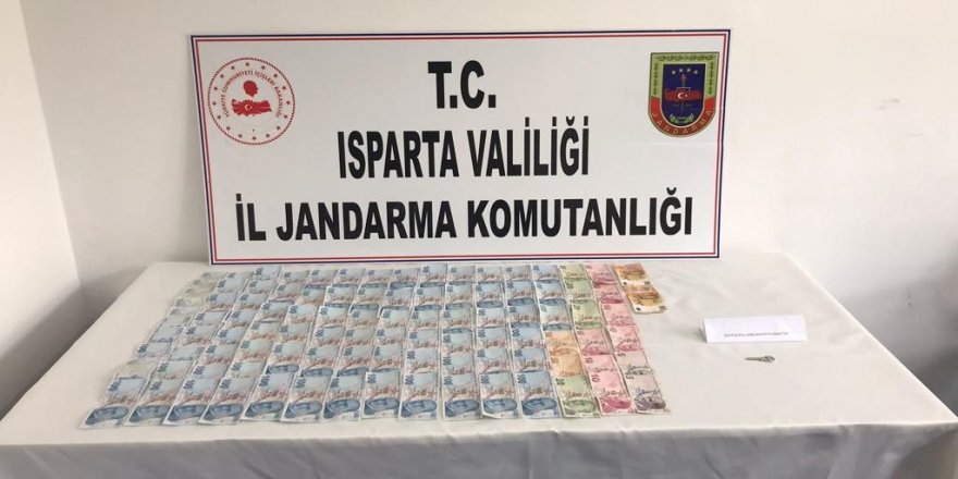 Isparta’da çaldıkları paralar ile yakalanan 3 kişi tutuklandı