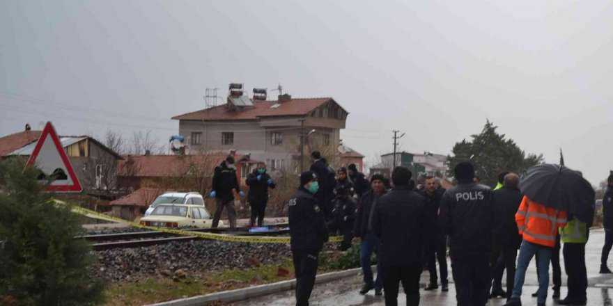 Tren kazasının altından ’Anne şefkati’ çıktı