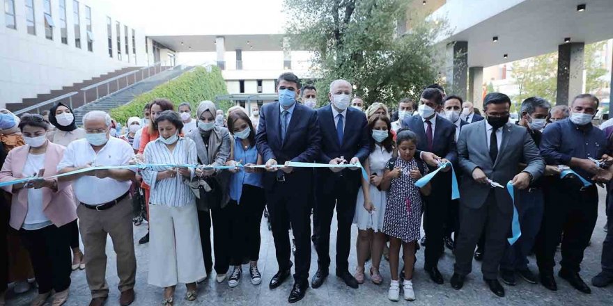 Yaz sanat akademisi dönem sonu resim sergisi açıldı