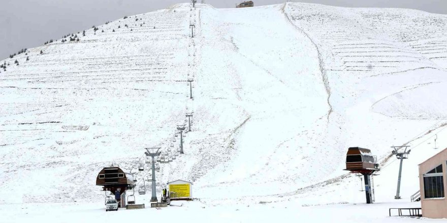 Yedikuyular beyaza büründü
