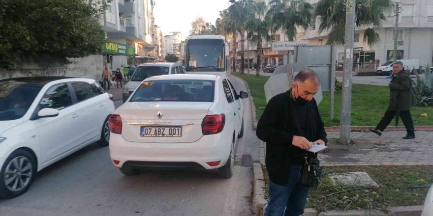 Ters yöne giren otomobil motosikletle çarpıştı: 1 yaralı