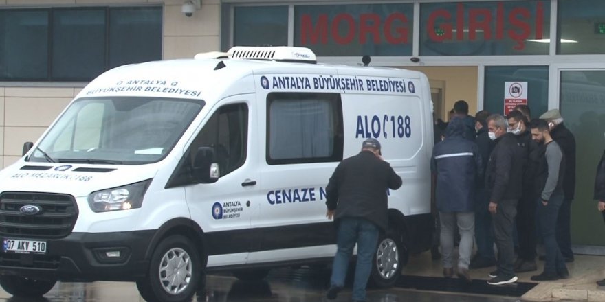 Antalya’da yeni aldığı otomobille eve dönüş yolunda can verdi