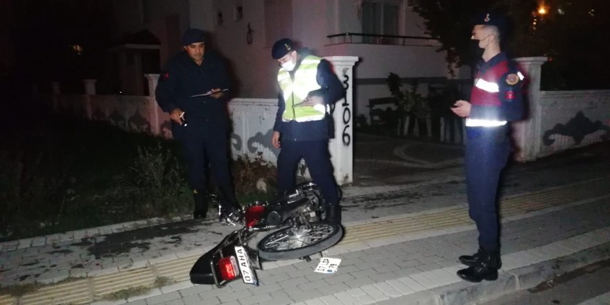 Kaldırıma çıkan motosiklet anne ve çocuklarına çarptı: 5 yaralı