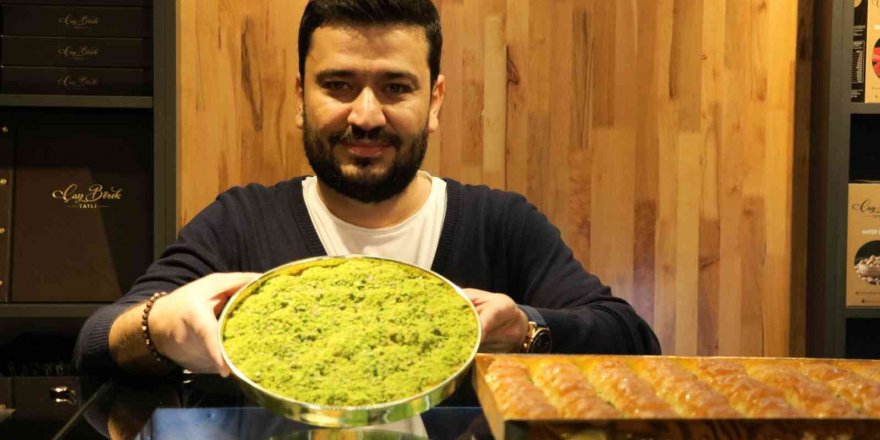 Altın tepside baklava 2,5 milyon lira