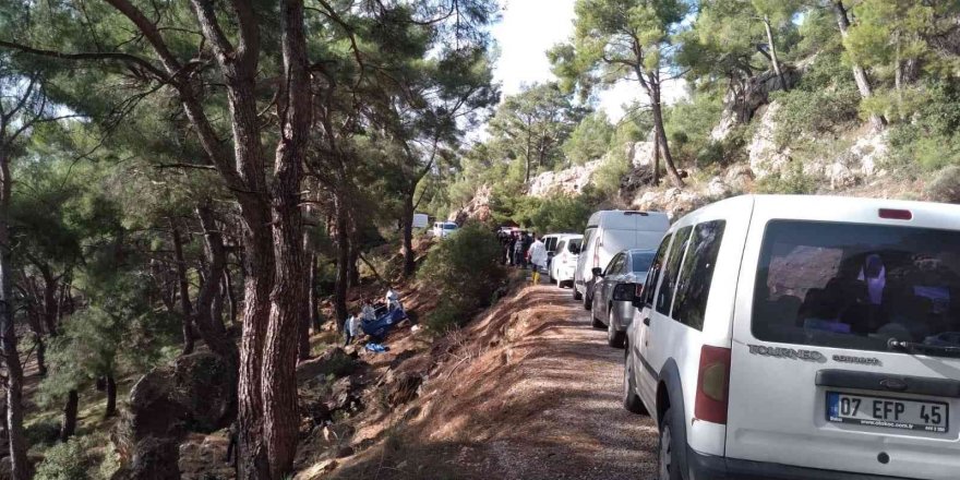 Antalya’da ormanlık alanda kafasından silahla vurulmuş ceset bulundu