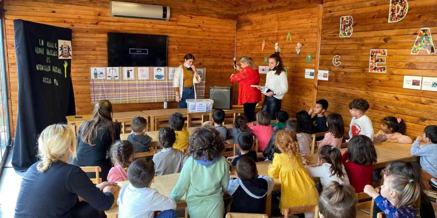 Mersin’de anaokulu öğrencileri için ’İnsan Hakları ve Demokrasi’ etkinliği