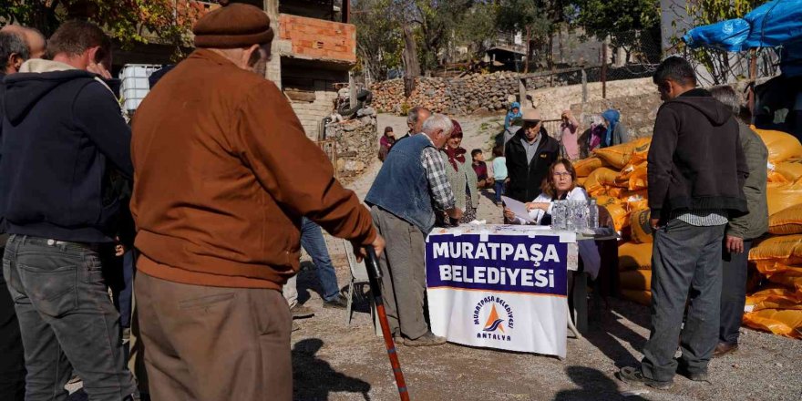 Muratpaşa’dan Gündoğmuş’a 32 ton hayvan yemi