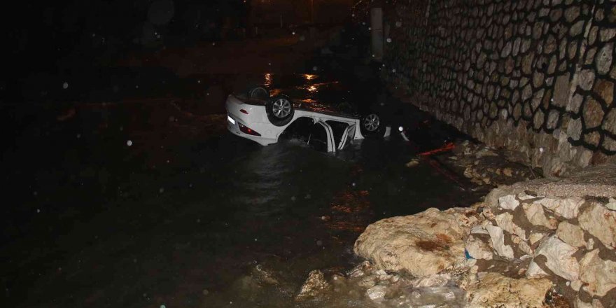 Mersin’de otomobil denize uçtu: 1 yaralı