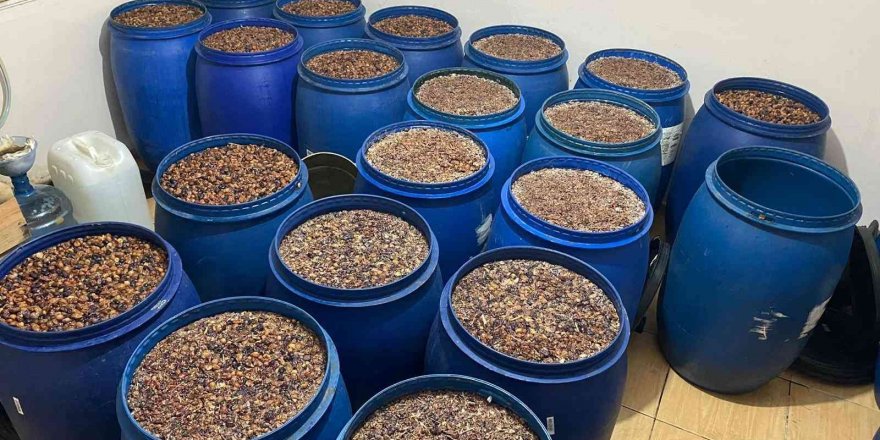 Adana’da "Zehir" operasyonunda 9 bin 467 litre sahte içki ele geçirildi