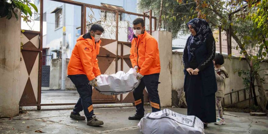 Mersin Büyükşehir Belediyesi, Halk Kartlılara yakacak odun dağıtıyor