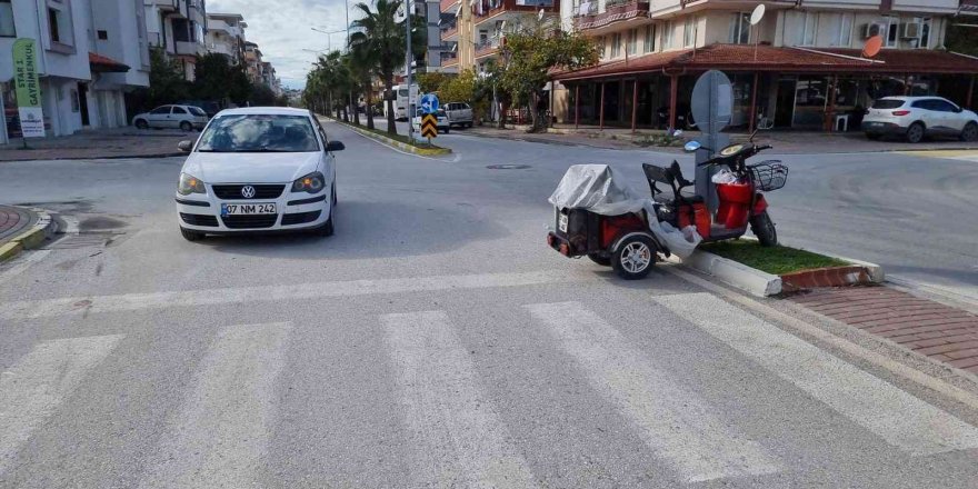 Otomobil, engelli motosikletine çarptı: 1 yaralı