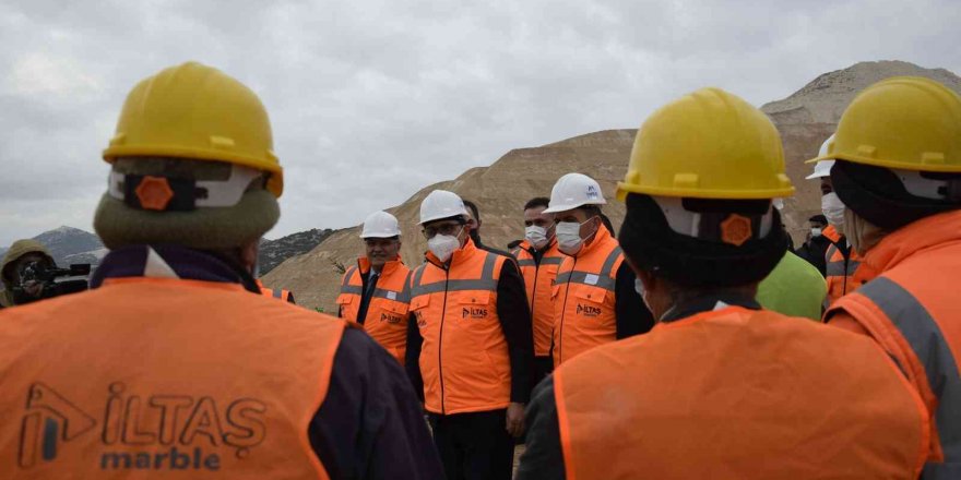 Bakan Dönmez: “Ne madenlerimizden vazgeçeriz ne de çevremizden”