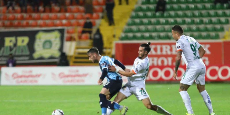 Süper Lig: Alanyaspor: 1 - Adana Demirspor: 2 (İlk yarı)