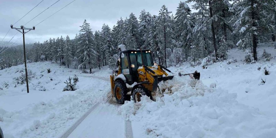 Büyükşehir’in karla mücadelesi başladı
