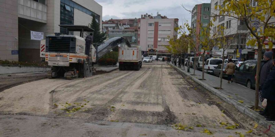 Isparta Meydan AVM etrafında çevre düzenlemesi yapılıyor