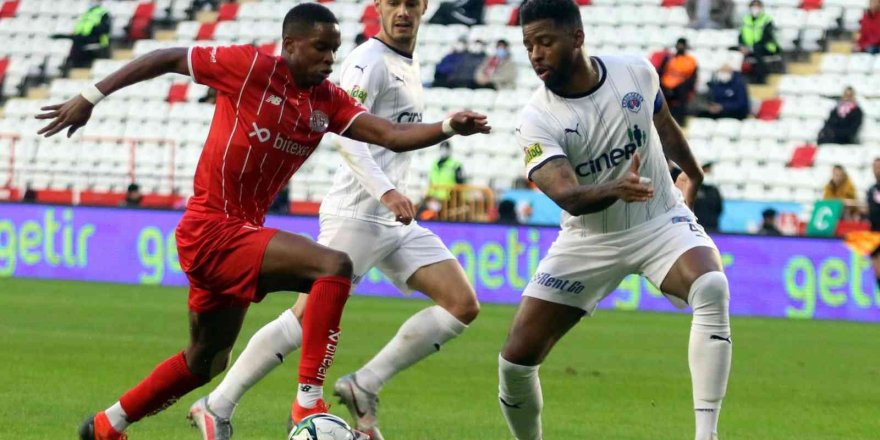 Süper Lig: FT Antalyaspor: 1 - Kasımpaşa: 0 (İlk yarı)