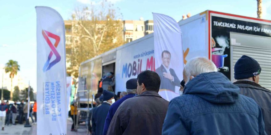 Mersin Büyükşehir Belediyesinin mobil mutfak tırı ilçelerde