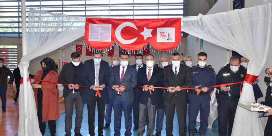 Elbistan’da İstiklal Marşı’nın 100.yılında 100 eser sergisi açıldı