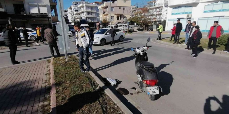 Otomobil motosikletle çarpıştı, motosiklet yolcusu yaralandı