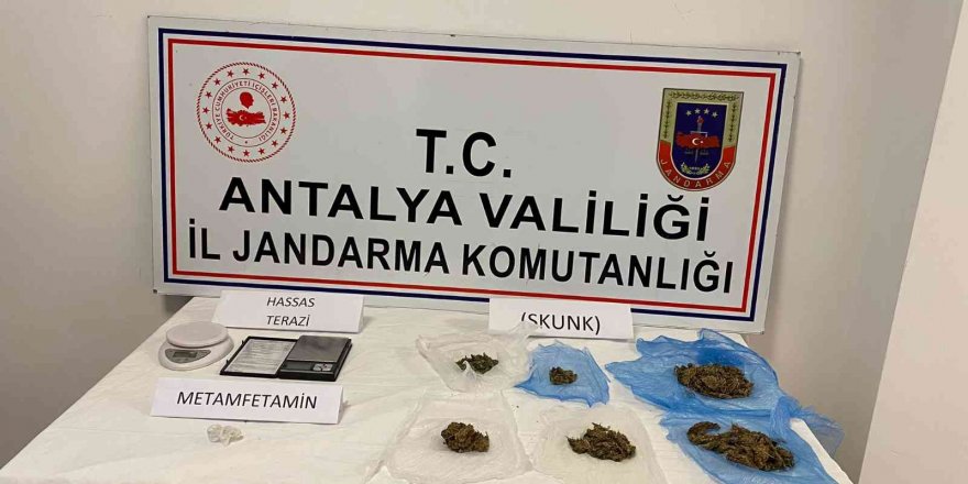 Uyuşturucu taciri jandarmadan kaçamadı