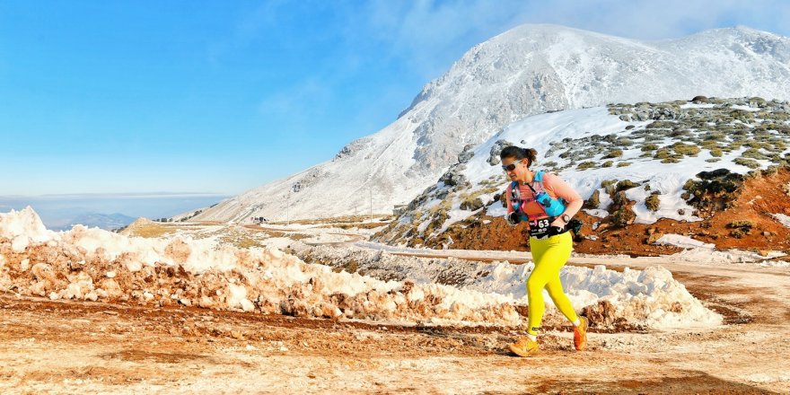 Deniz kenarında başlayan maraton kayak merkezinde tamamlandı