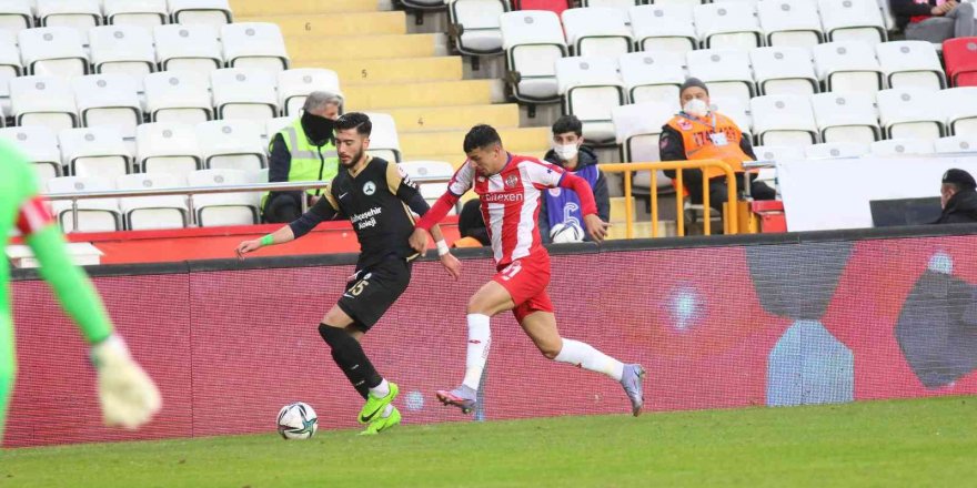 Ziraat Türkiye Kupası: FT Antalyaspor: 1- GZT Giresunspor: 0 (İlk yarı)