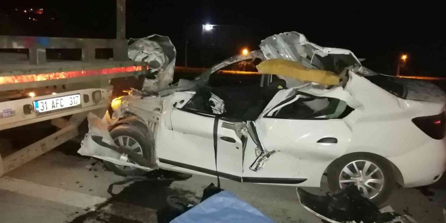 Hatay’da Tır’a arkadan çarpan otomobil sürücüsü hayatını kaybetti