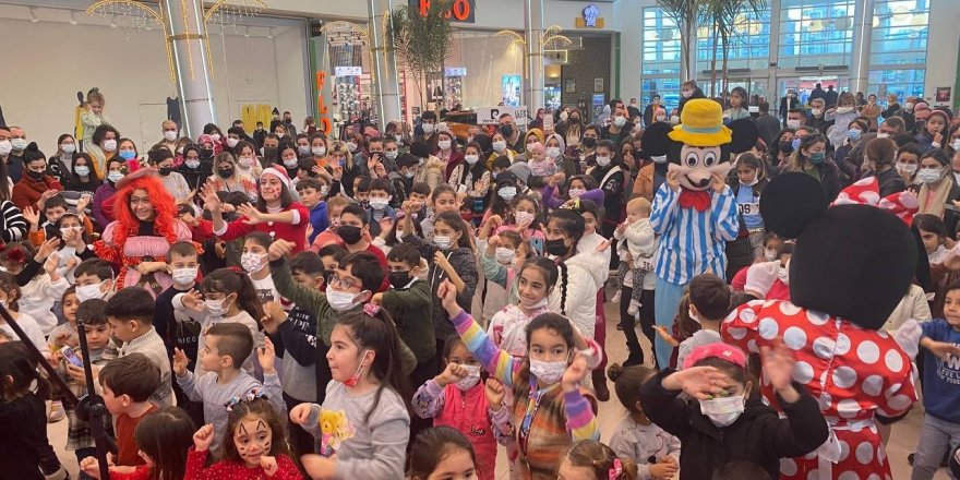 Mersin’de çocuklar için yeni yıl eğlencesi başladı