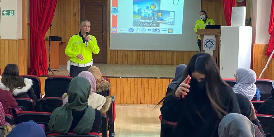 Mersin’de okullardaki trafik eğitimleri sürüyor