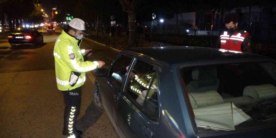 Isparta polisinden 11 ayrı ekiple trafikte alkol kontrolü