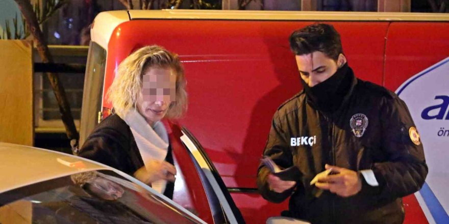 Otomobiliyle sitenin duvarına giren ’nezaketli’ alkollü sürücüden, üst üste özeleştiriler