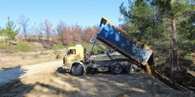 Manavgat Aksaz’da yol genişletme çalışması