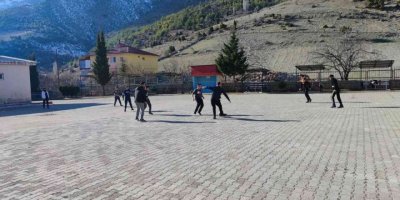 Kaymakam Çocuklarla Maç Yaptı