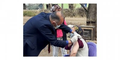 Aşılamada Türkiye birincisi olan Osmaniye’de vatandaşlar evlerinde aşılanıyor