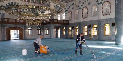 Akdeniz Belediyesi, ibadethanelerin temizliğine devam ediyor