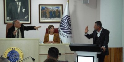 Seyhan Belediye Meclisinde Gergin Anlar